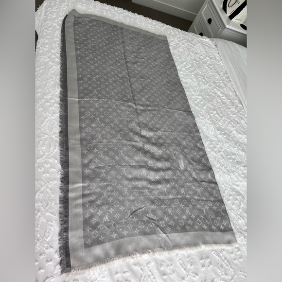 Louis Vuitton Pearl Grey Monogram Silk & Wool Denim Shawl - Picture 2 of 6